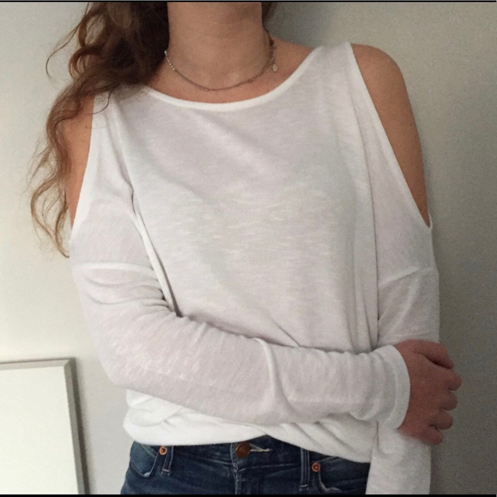Shoulder cut out white long sleeved tee